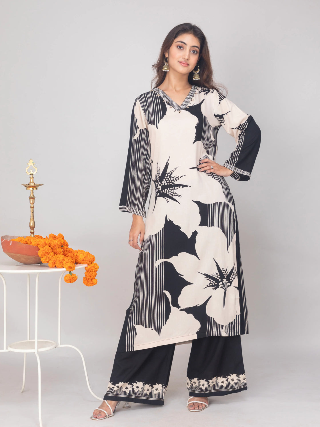 V-Neck Mul Cotton Kurti & Palazzo - Digital Print