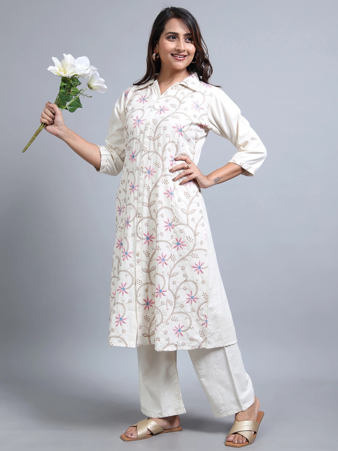 2 Piece Set With Collar Neck And Belt Attached In The Back