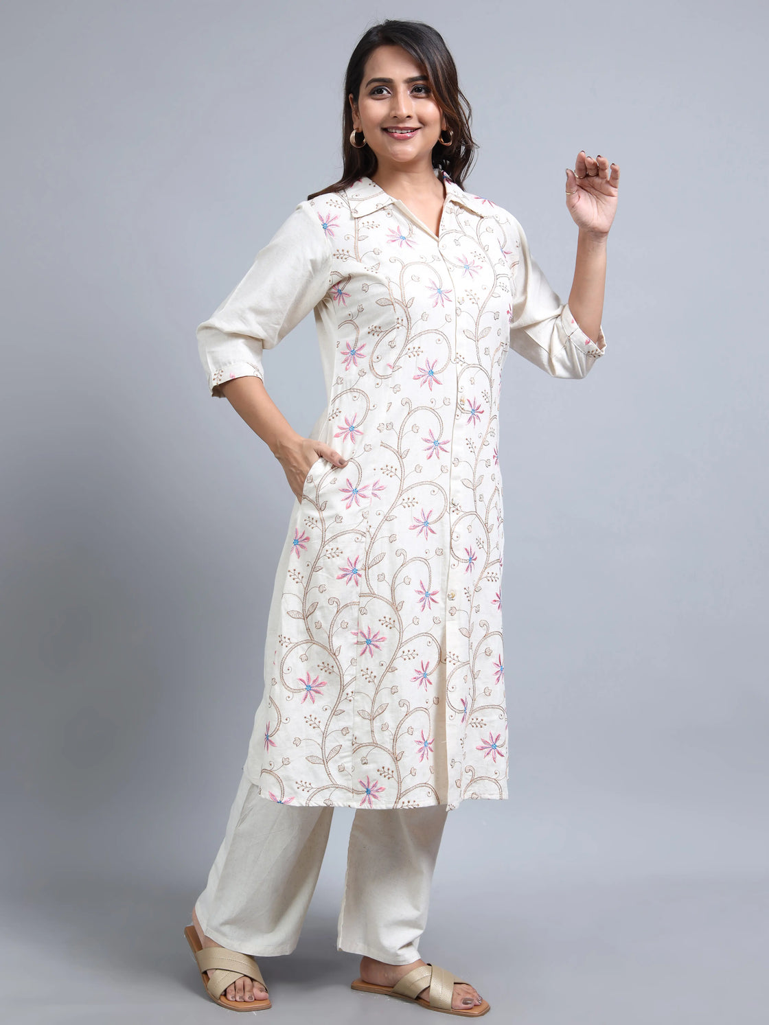 2 Piece Set With Collar Neck And Belt Attached In The Back