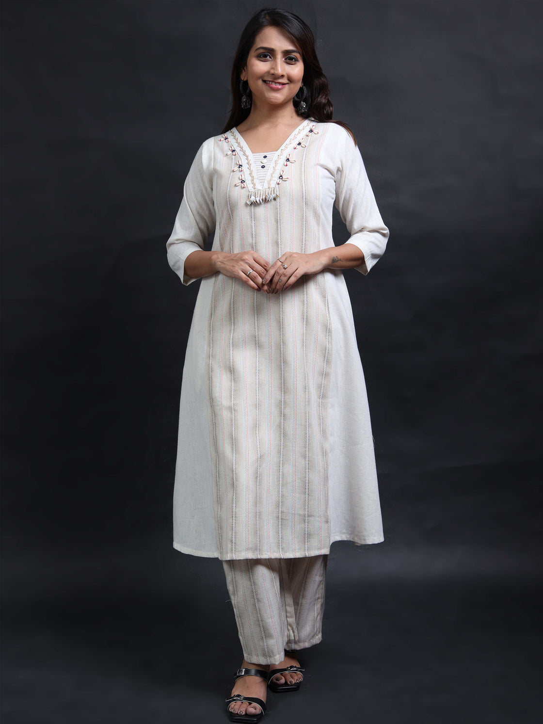 Cream Cotton 2-Piece Set with Pocket & Katha Work