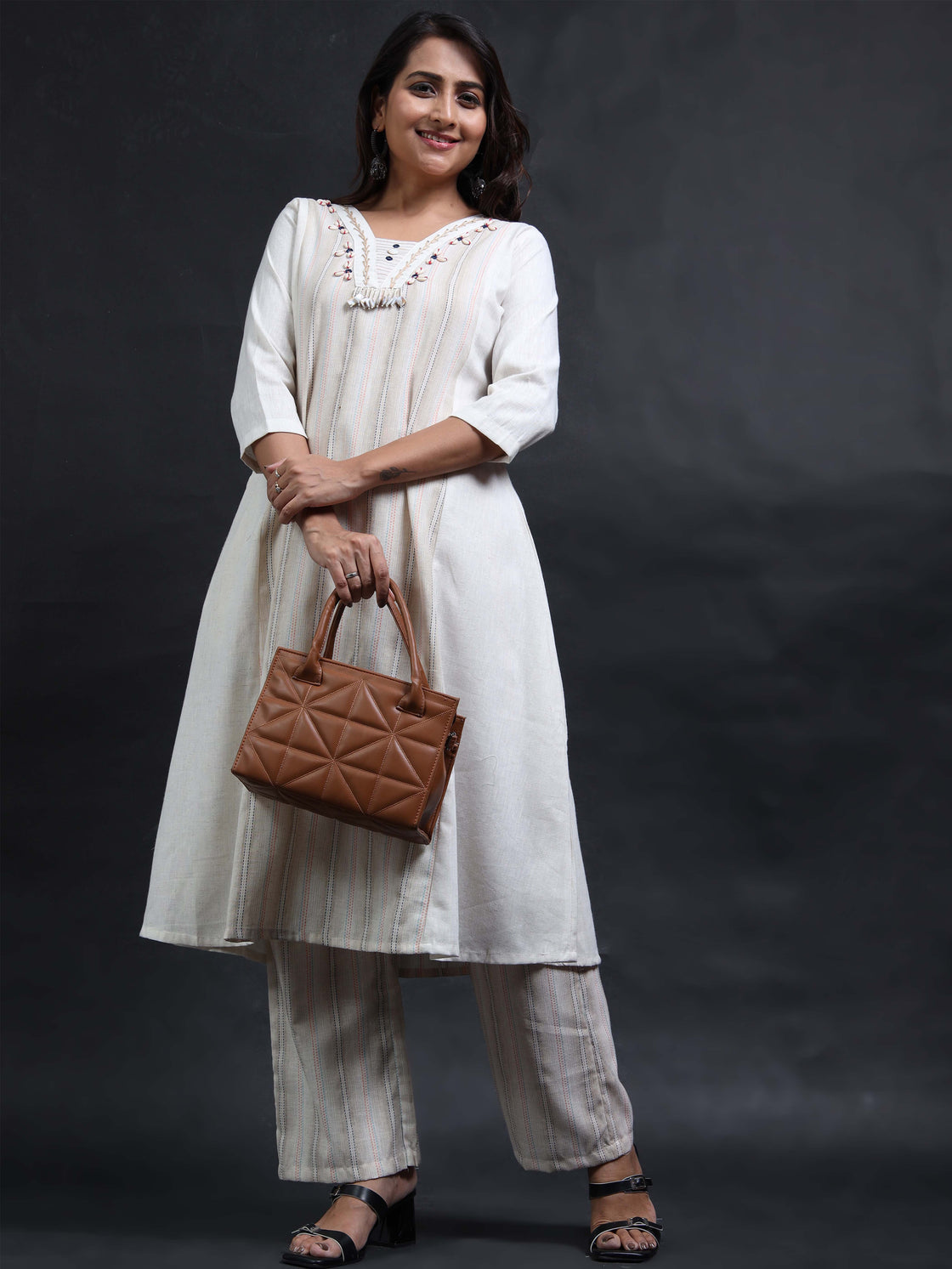 Cream Cotton 2-Piece Set with Pocket & Katha Work