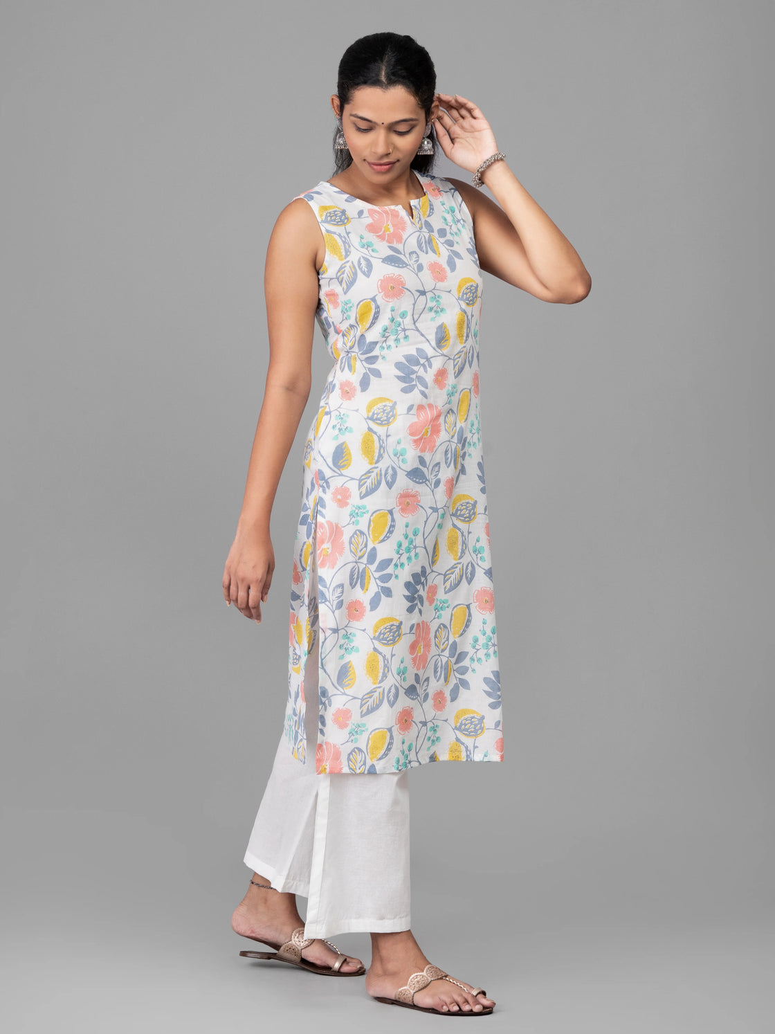 Casual sleeveless kurti pant set