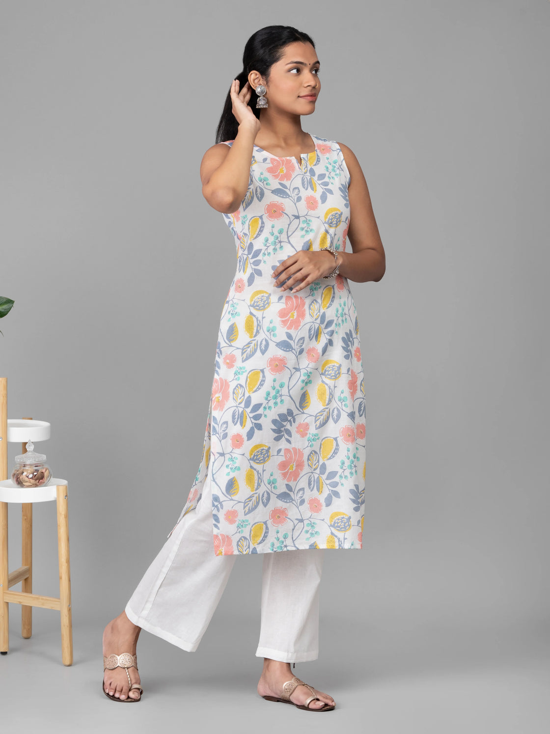 Casual sleeveless kurti pant set