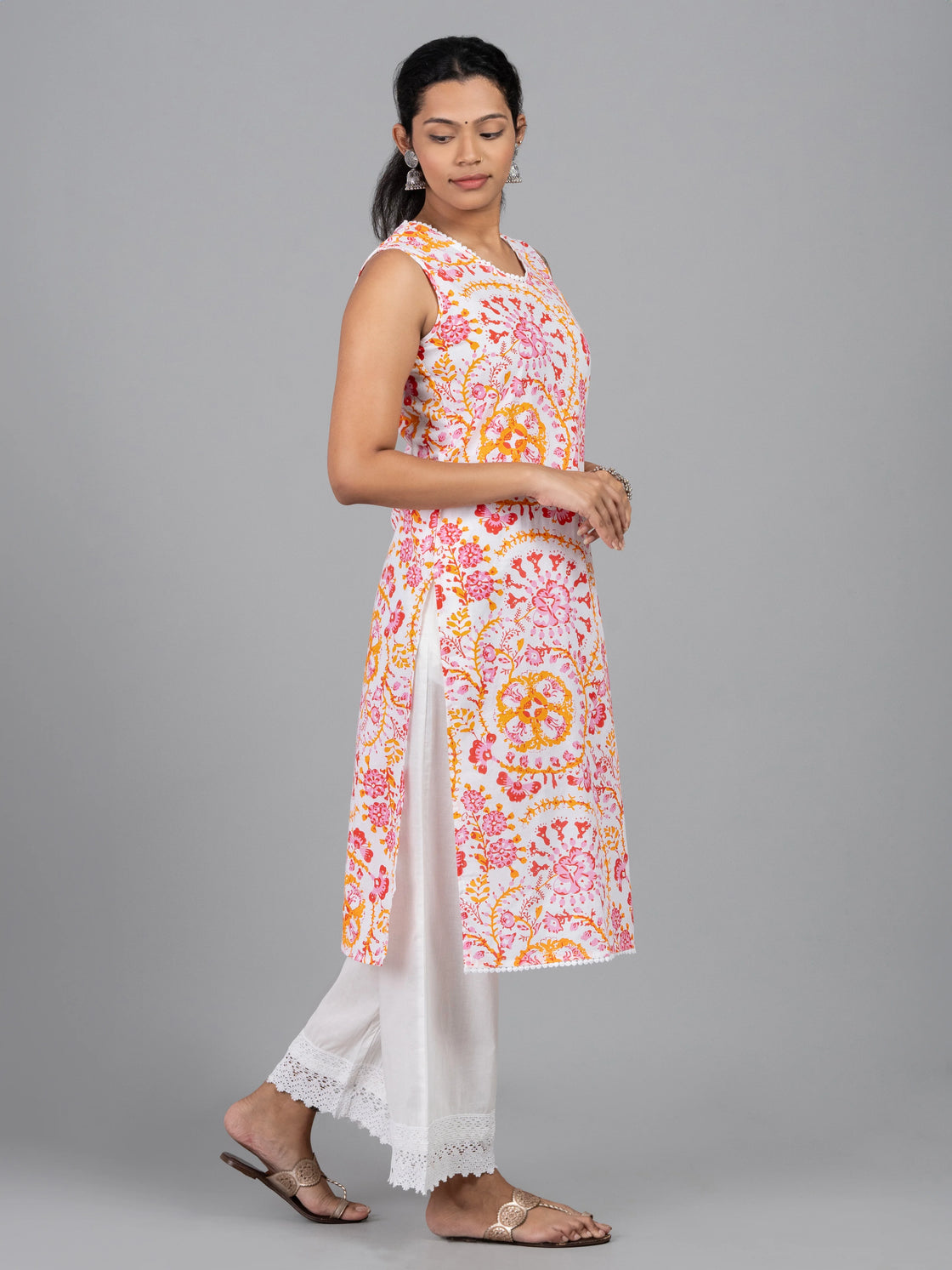 Casual sleeveless kurti pant set