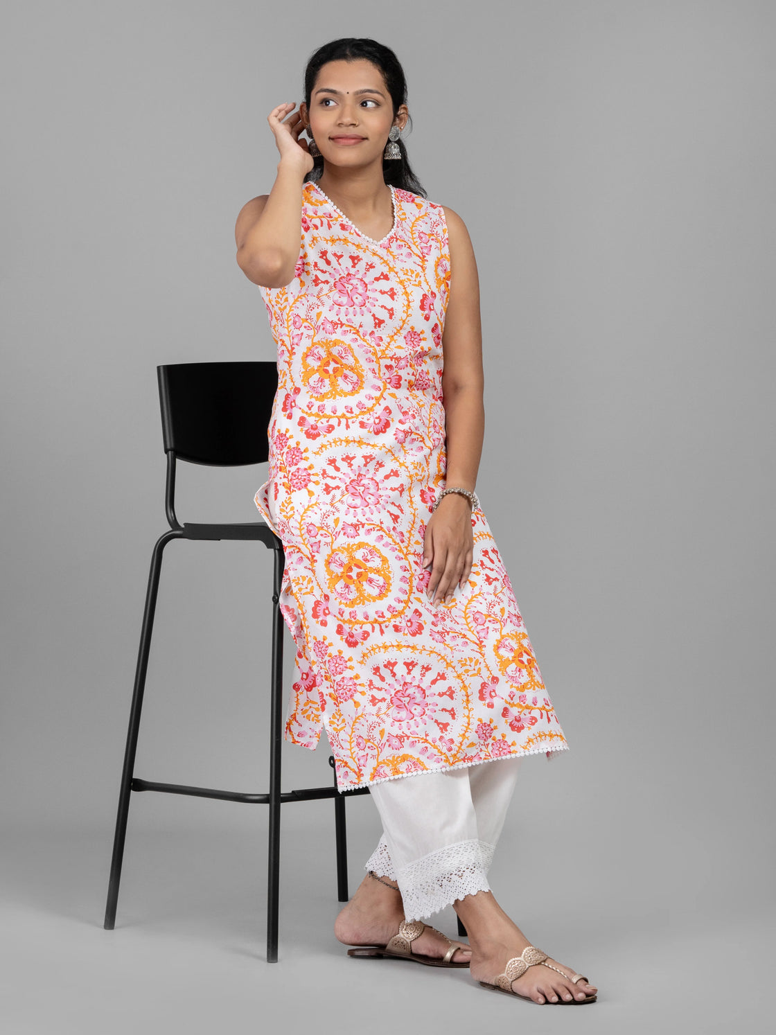 Casual sleeveless kurti pant set